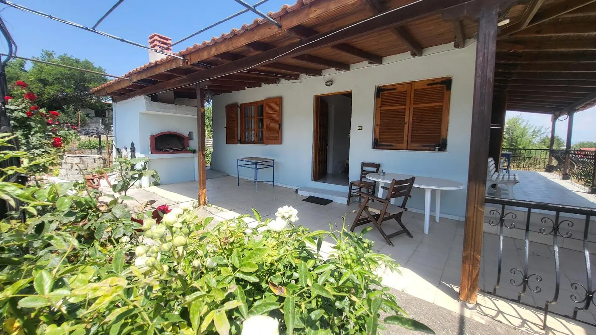 Dom wakacyjny Peaceful 2-Bedroom House 500M From Beach Neo Epivates