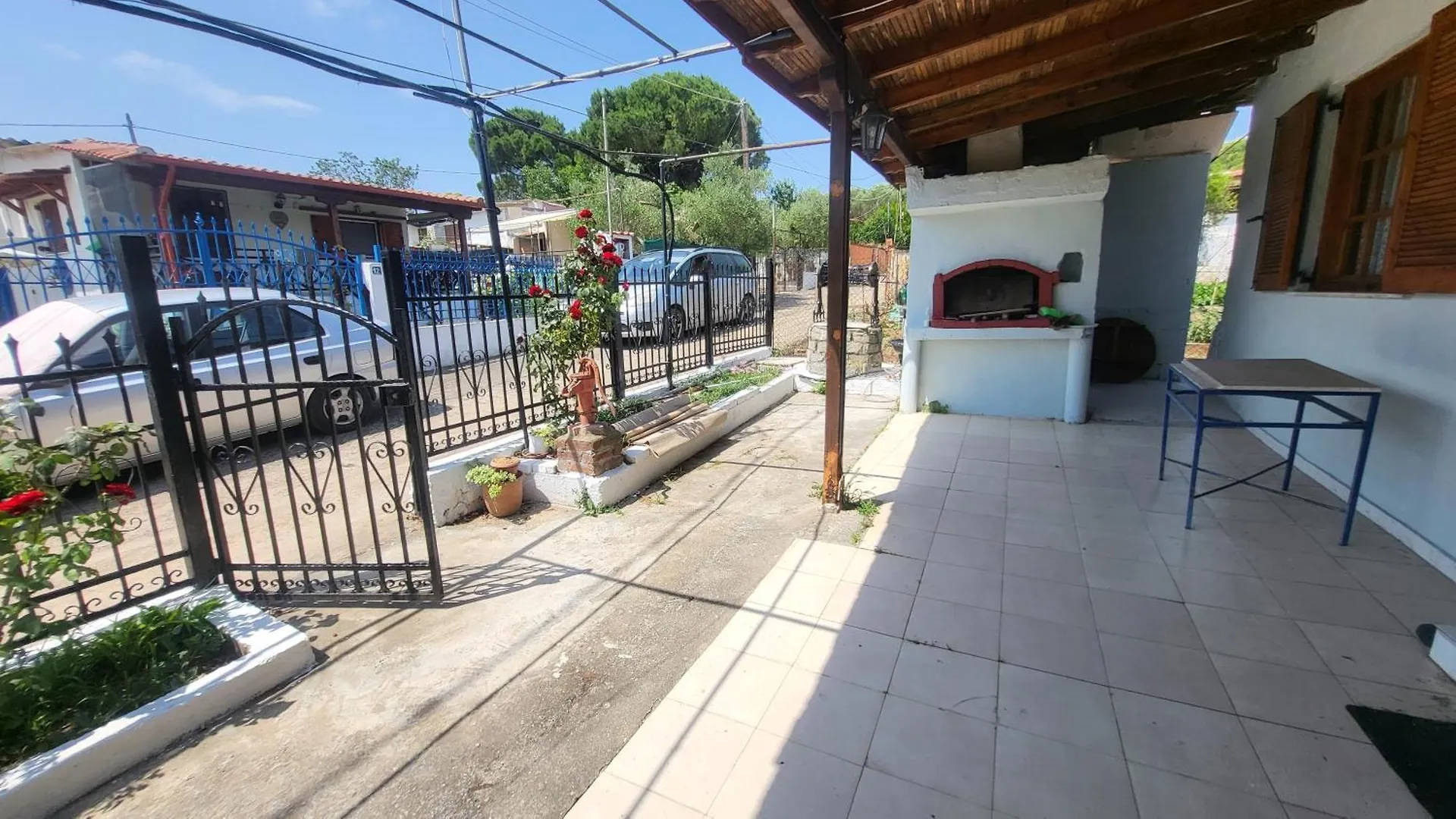 Peaceful 2-Bedroom House 500M From Beach Neo Epivates Dom wakacyjny