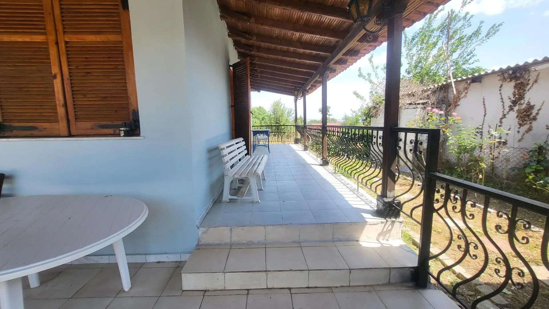 Peaceful 2-Bedroom House 500M From Beach Neo Epivates Dom wakacyjny